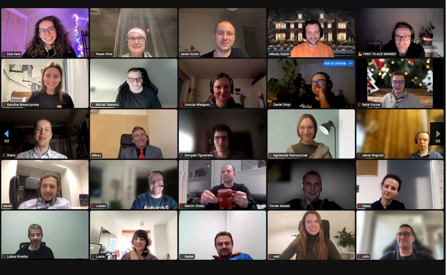 Screenshot of a Zoom call presenting 25 employees of Xfive Digital Products Agency.